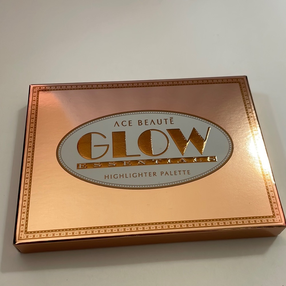 Ace Beaute GLOW essentials highlighter palette